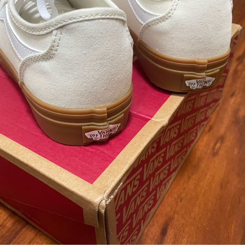 BRAND NEW - Vans Marshmallow Canvas Sneakers with Gum Sole - NWT - Picture 8 of 10
